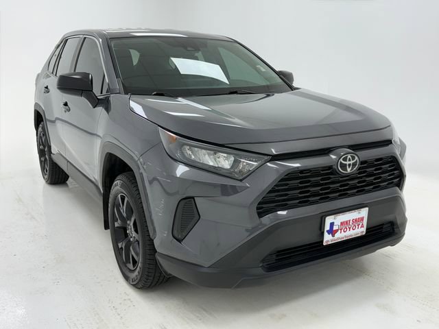 Used 2022 Toyota RAV4 LE FWD image 2