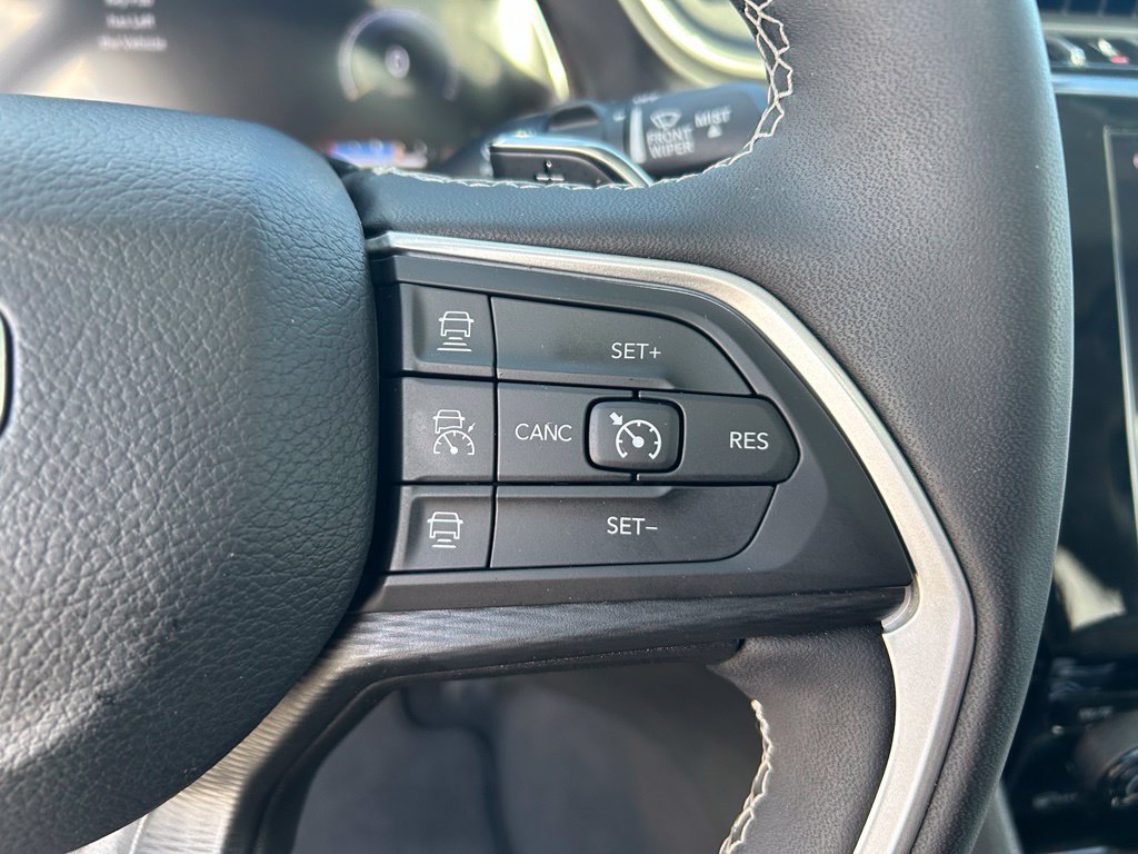Used 2023 Jeep Grand Cherokee L Laredo w/ Luxury Tech Group I AWD/4WD image 22