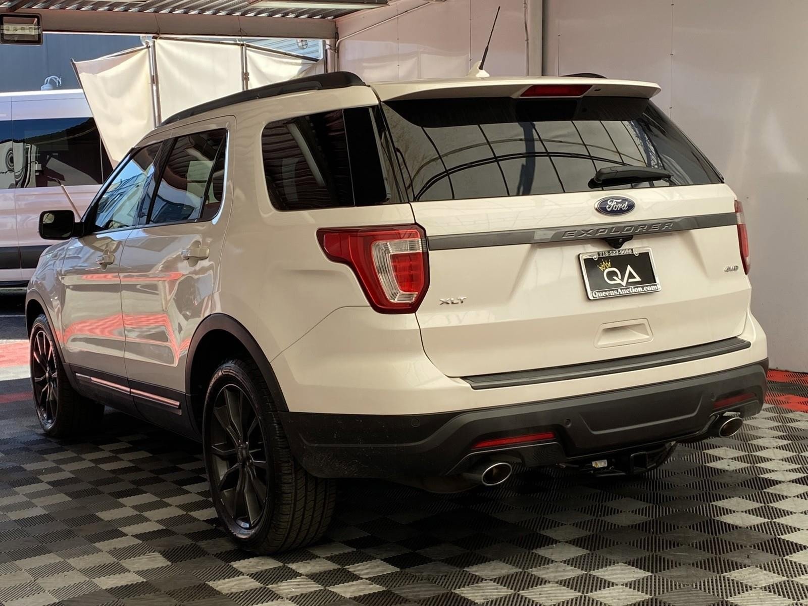 Used 2018 Ford Explorer XLT w/ Equipment Group 202A AWD/4WD image 4