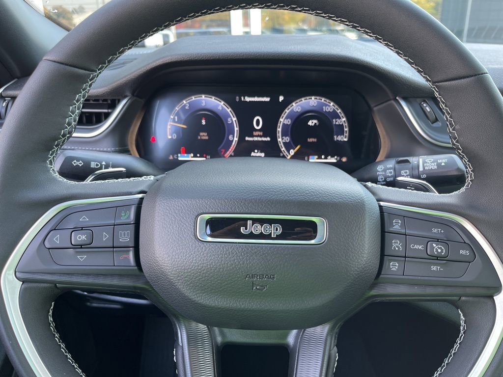 New 2025 Jeep Grand Cherokee Altitude image 28
