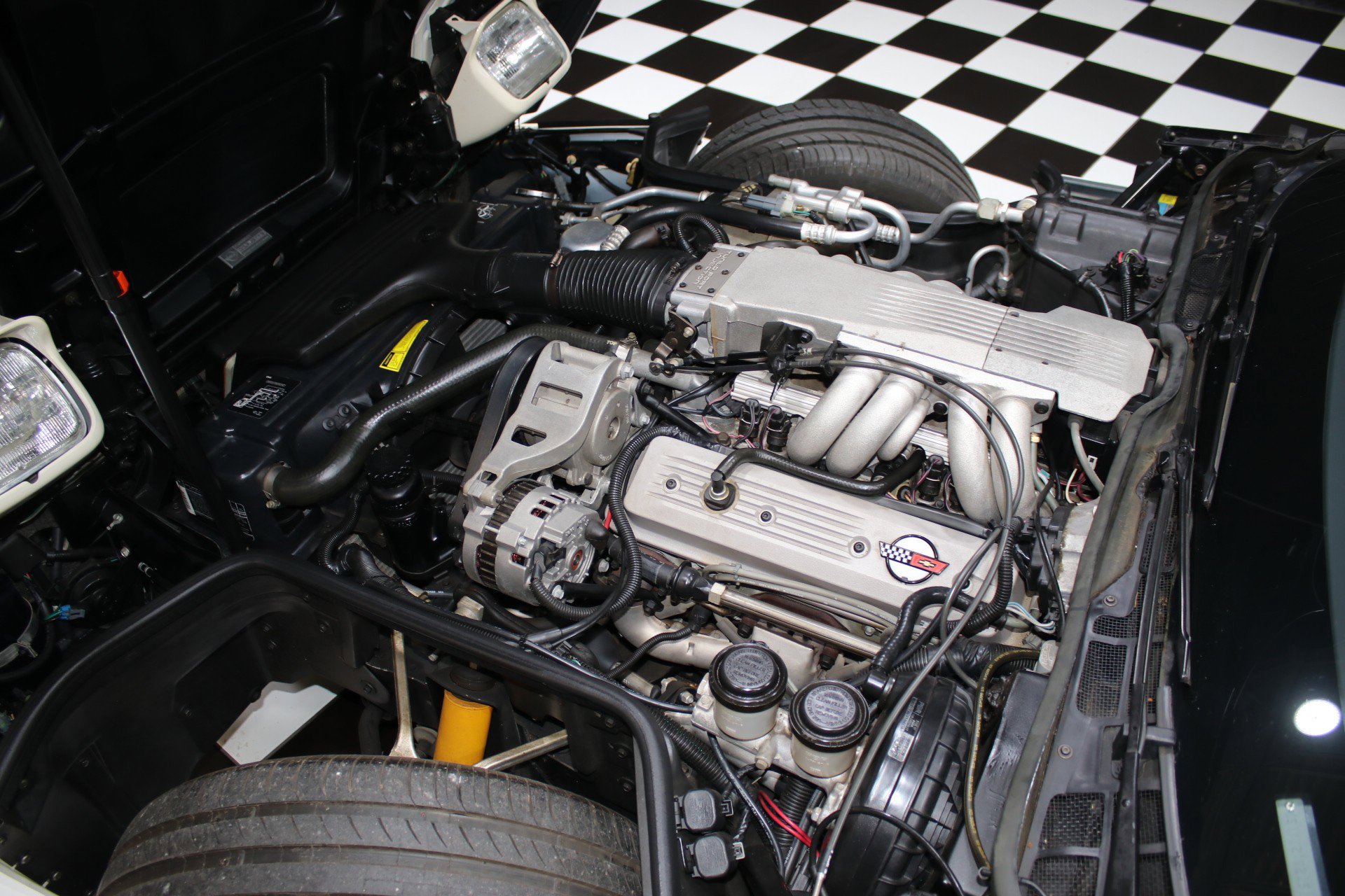 Used 1988 Chevrolet Corvette Coupe image 2