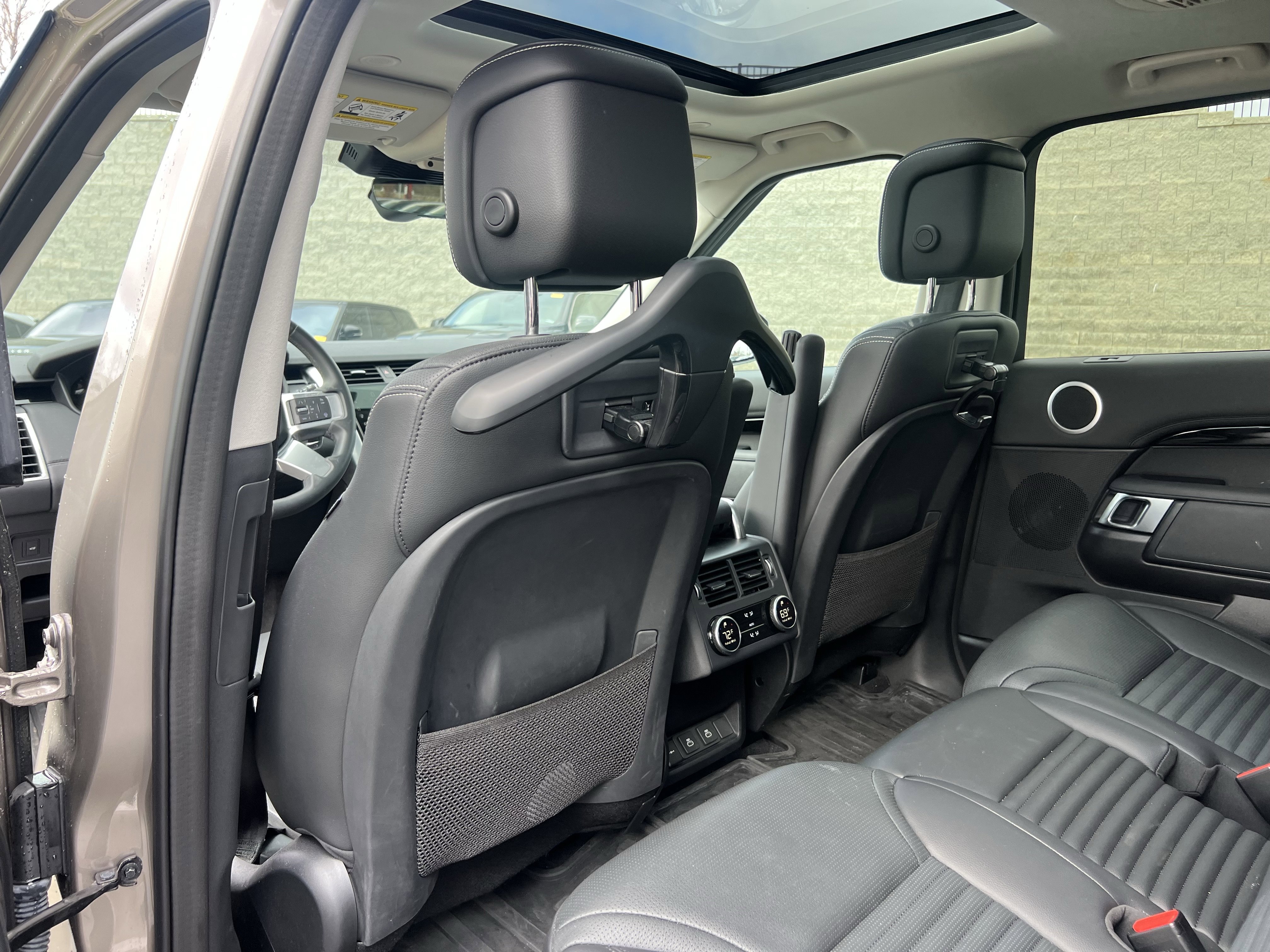 Certified 2024 Land Rover Discovery S image 33