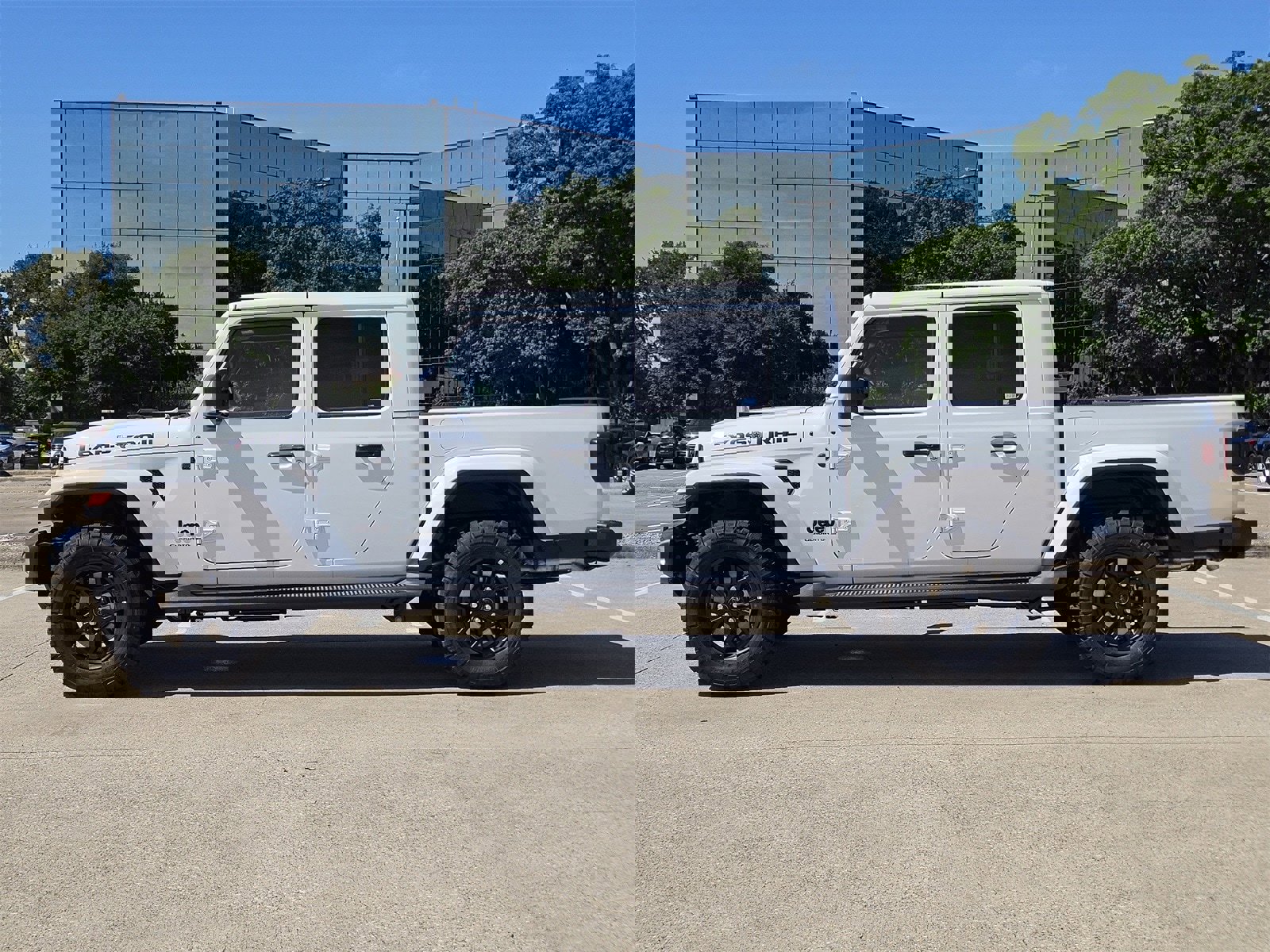 New 2025 Jeep Gladiator Sport image 3