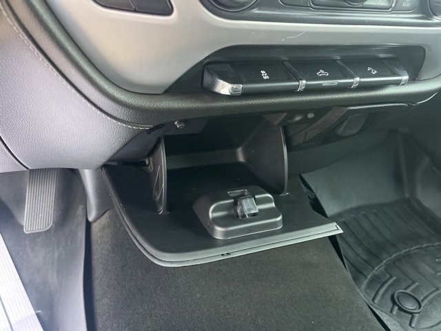 Used 2015 GMC Sierra 1500 SLE w/ SLE Value Package image 32