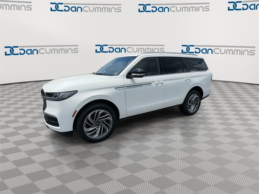 New 2025 Lincoln Navigator Reserve image 4