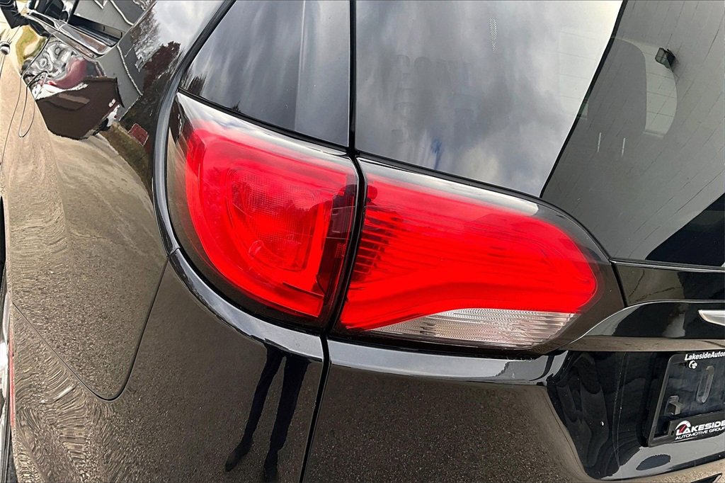 Used 2019 Chrysler Pacifica Limited w/ Tire & Wheel Group image 21