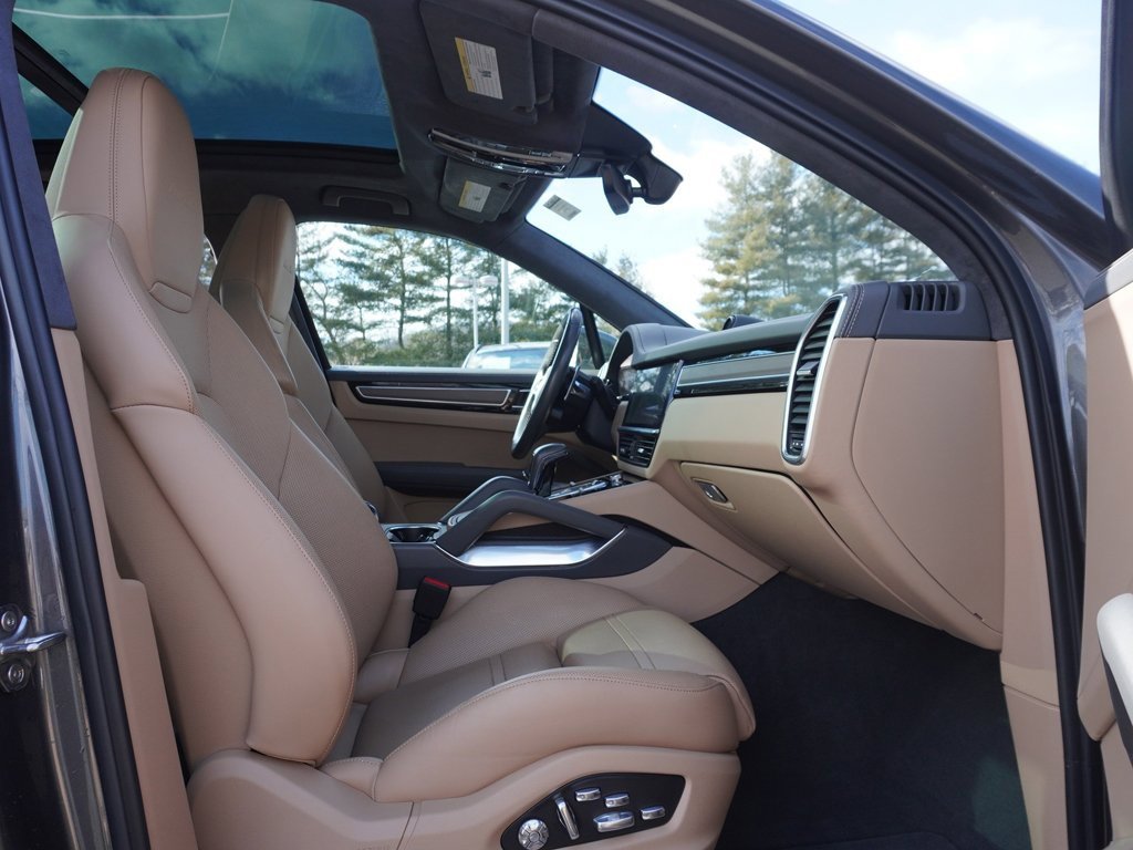 Used 2020 Porsche Cayenne Turbo image 36