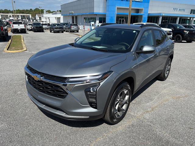 New 2026 Chevrolet Trax LT FWD image 2