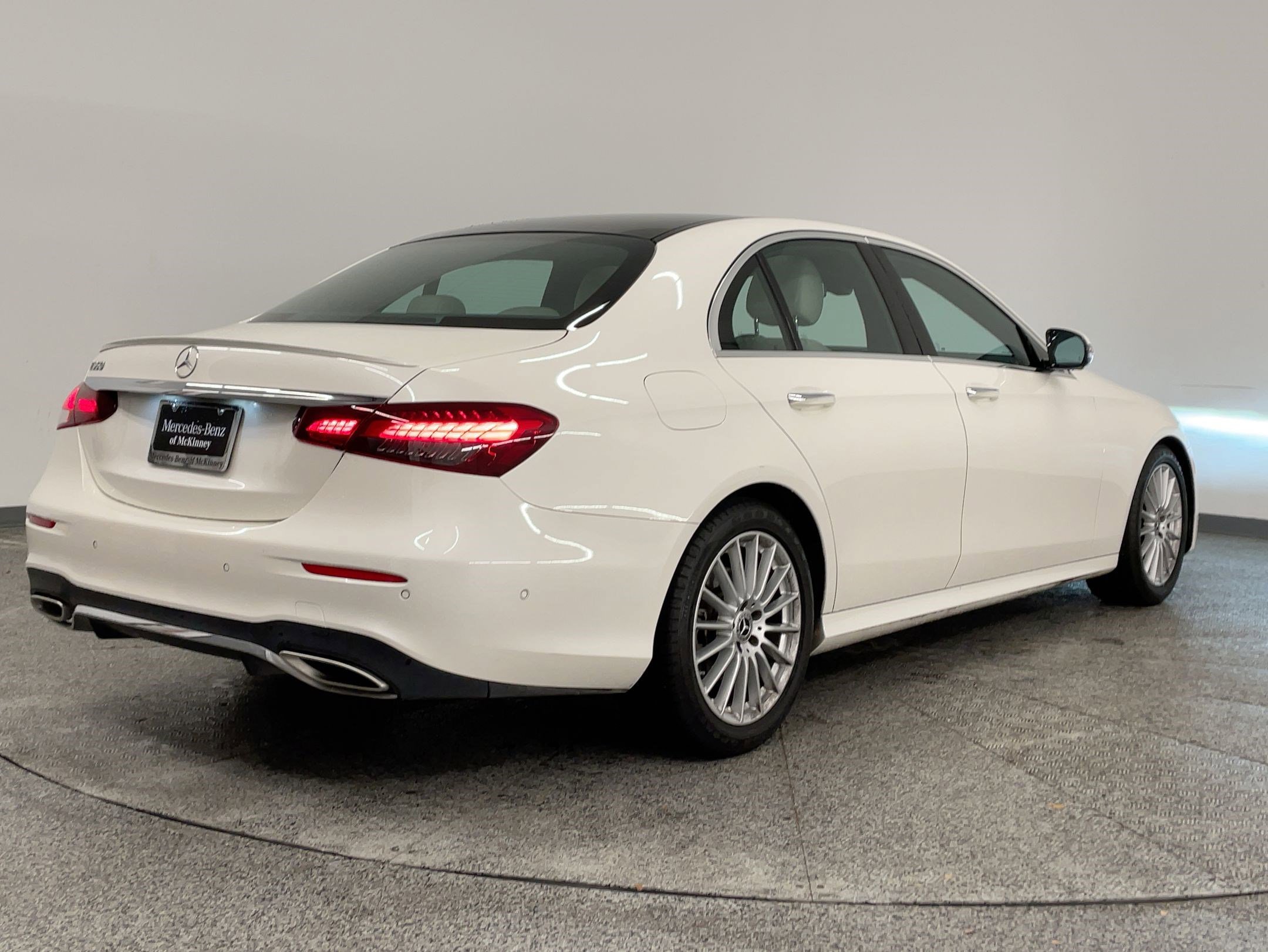Used 2022 Mercedes-Benz E 350 Sedan image 9