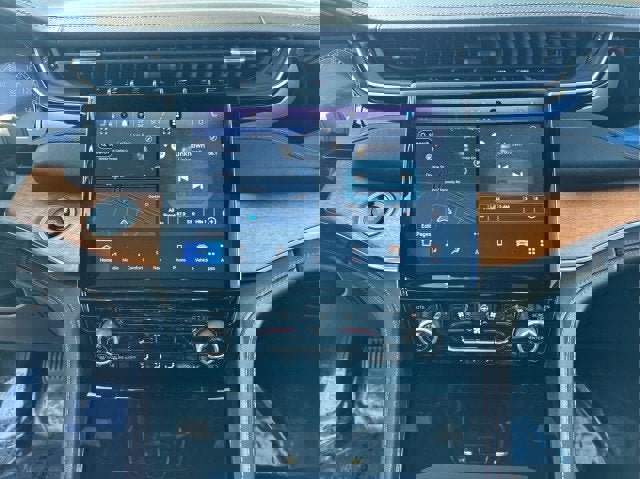 Used 2023 Jeep Grand Cherokee Summit image 13