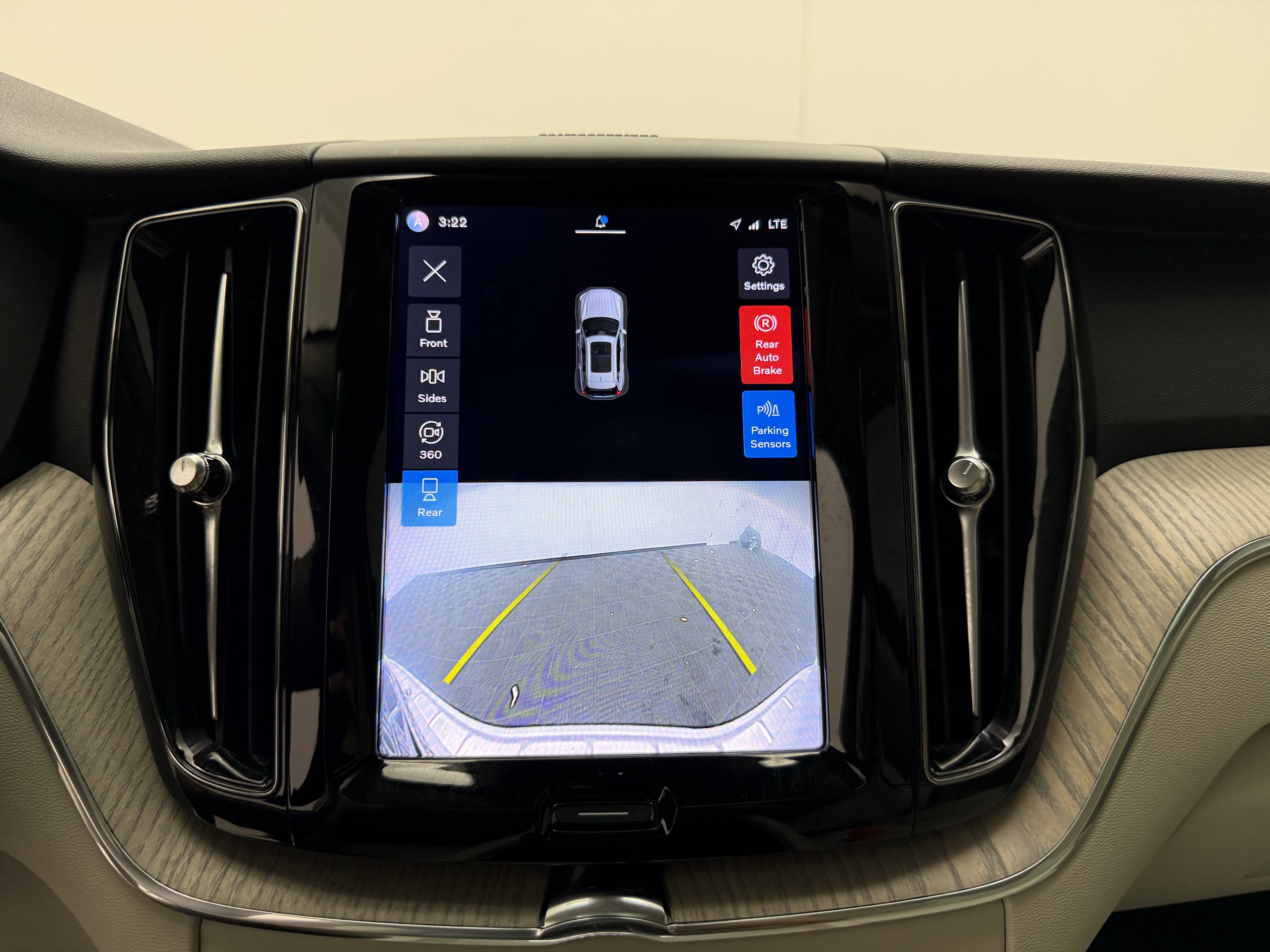 Certified 2023 Volvo XC60 B5 Plus w/ Climate Package image 20