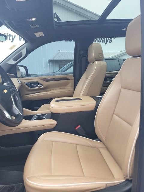 Used 2021 Chevrolet Suburban Premier w/ Premium Package image 14