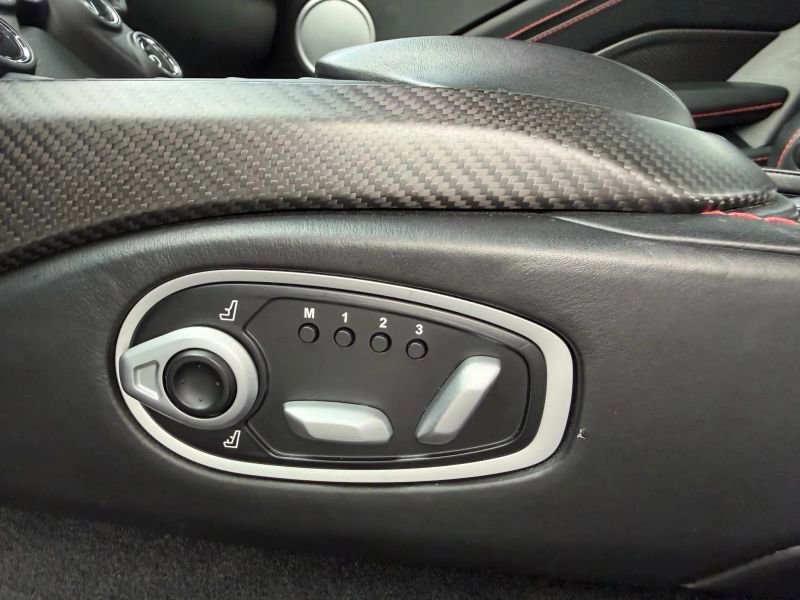 Used 2019 Aston Martin V8 Vantage Coupe image 18