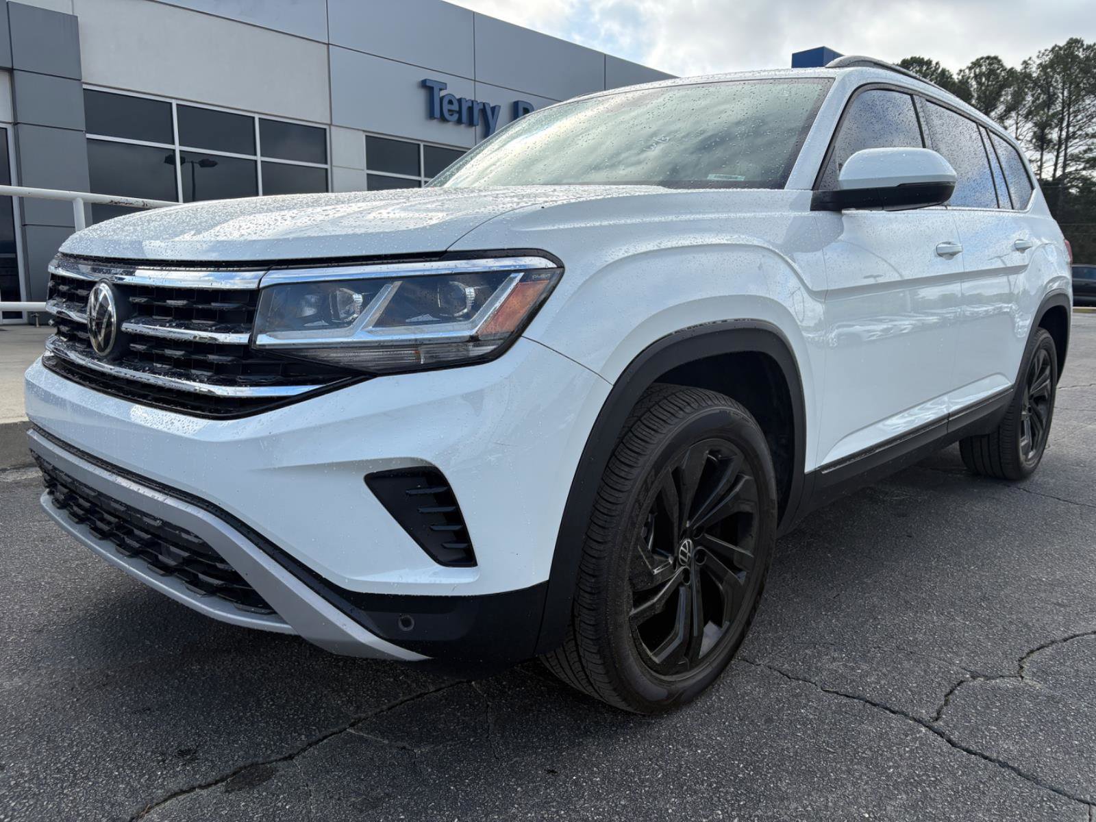 Used 2022 Volkswagen Atlas SE image 1