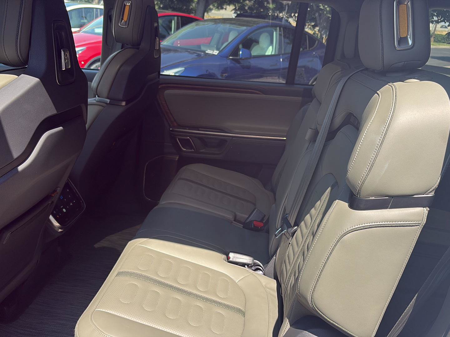 Used 2024 Rivian R1S Adventure AWD/4WD image 18