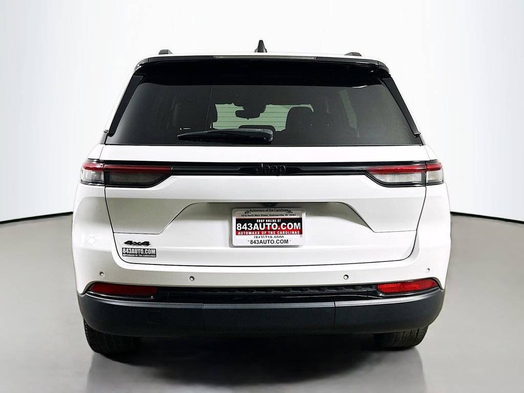 Used 2023 Jeep Grand Cherokee Altitude AWD/4WD image 6