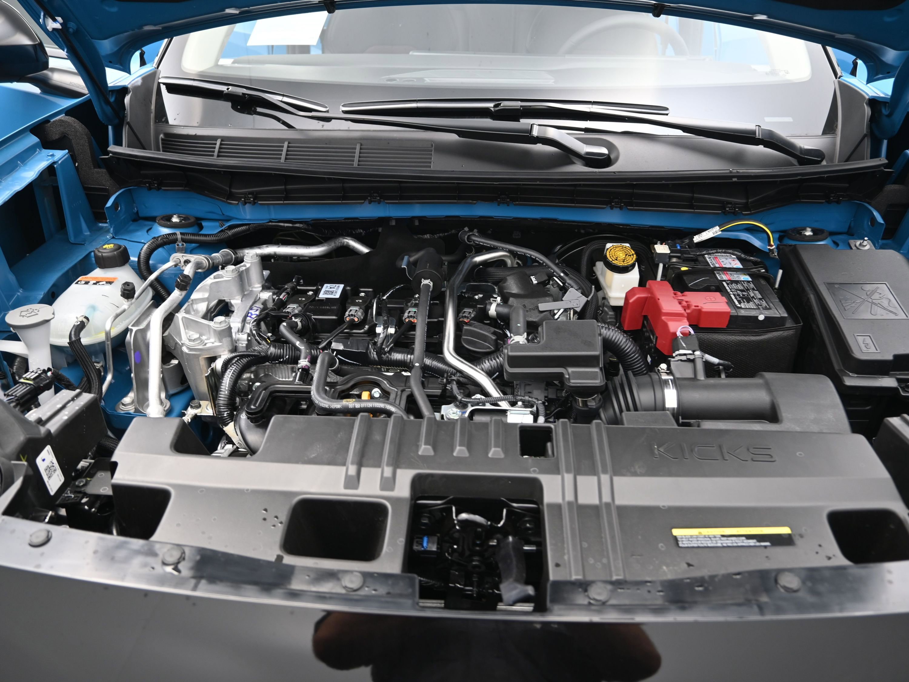 Certified 2025 Nissan Kicks SR image 21