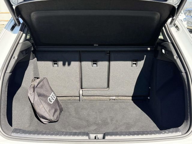 Used 2024 Audi Q4 e-tron Premium w/ Convenience Package image 11