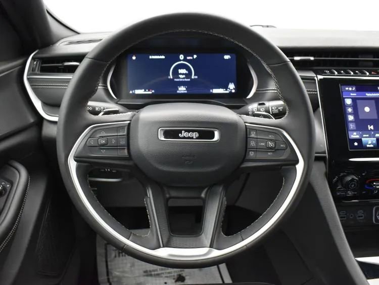 Used 2024 Jeep Grand Cherokee L Laredo image 20