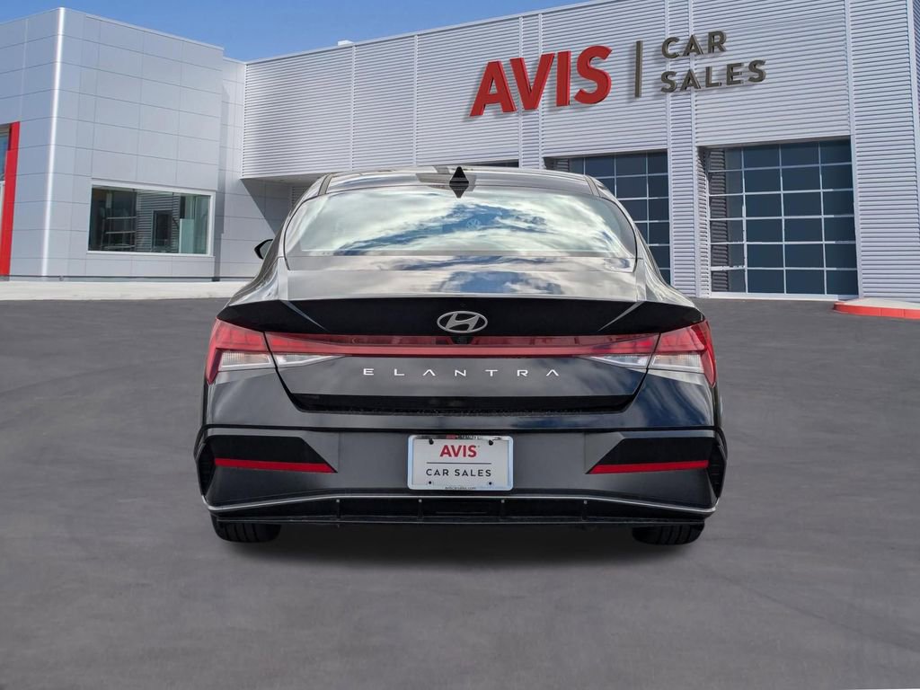 Used 2025 Hyundai Elantra SEL image 7