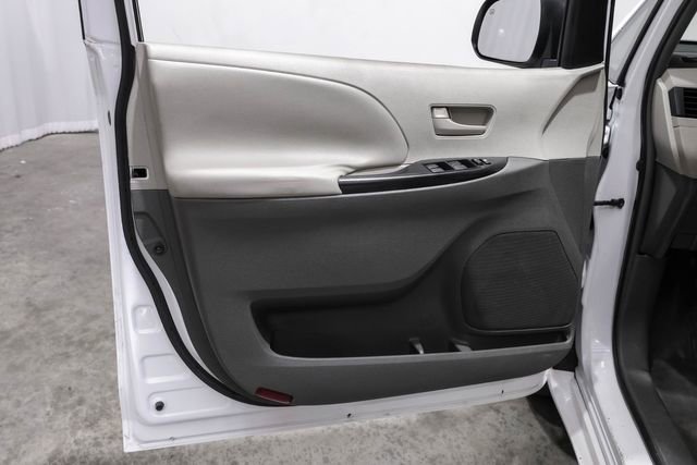 Used 2011 Toyota Sienna LE FWD image 39