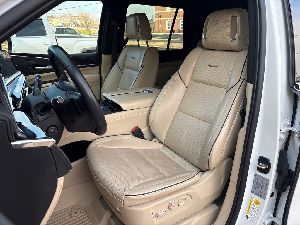 Used 2023 Cadillac Escalade Premium Luxury image 17