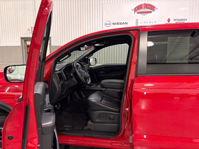 Used 2024 Nissan Titan PRO-4X w/ Pro-4x Convenience Package AWD/4WD image 10