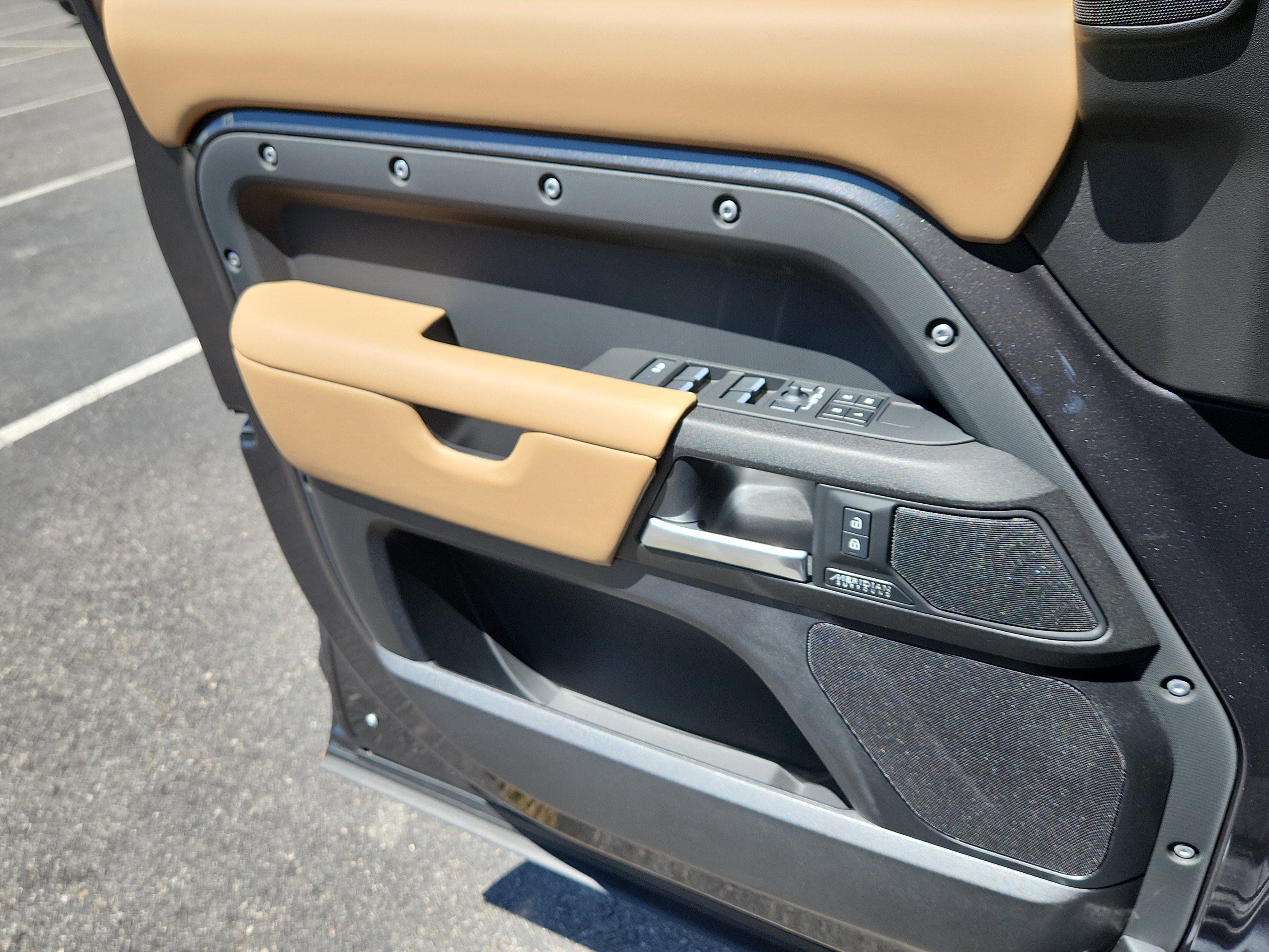 New 2025 Land Rover Defender 110 V8 image 8