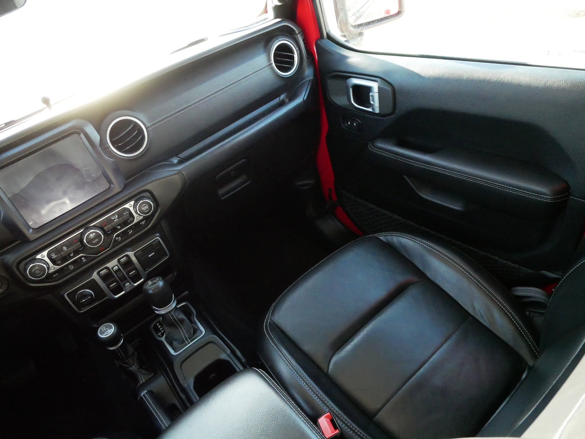 Used 2018 Jeep Wrangler Unlimited Sahara image 11