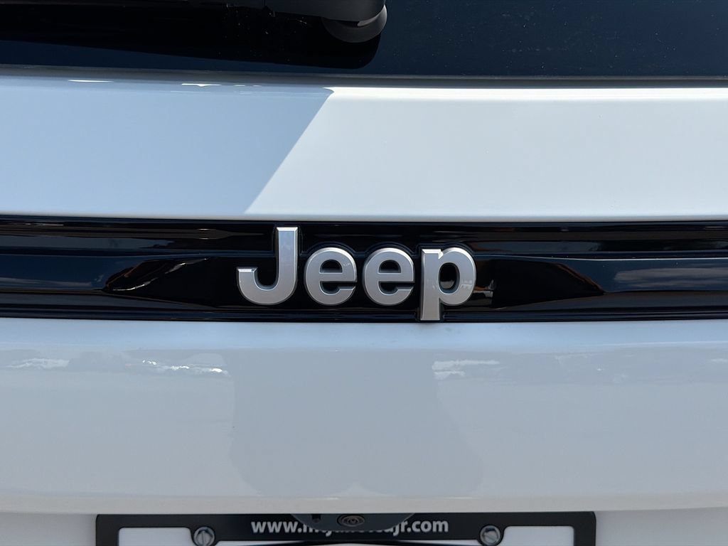 New 2026 Jeep Grand Cherokee Summit AWD/4WD image 12