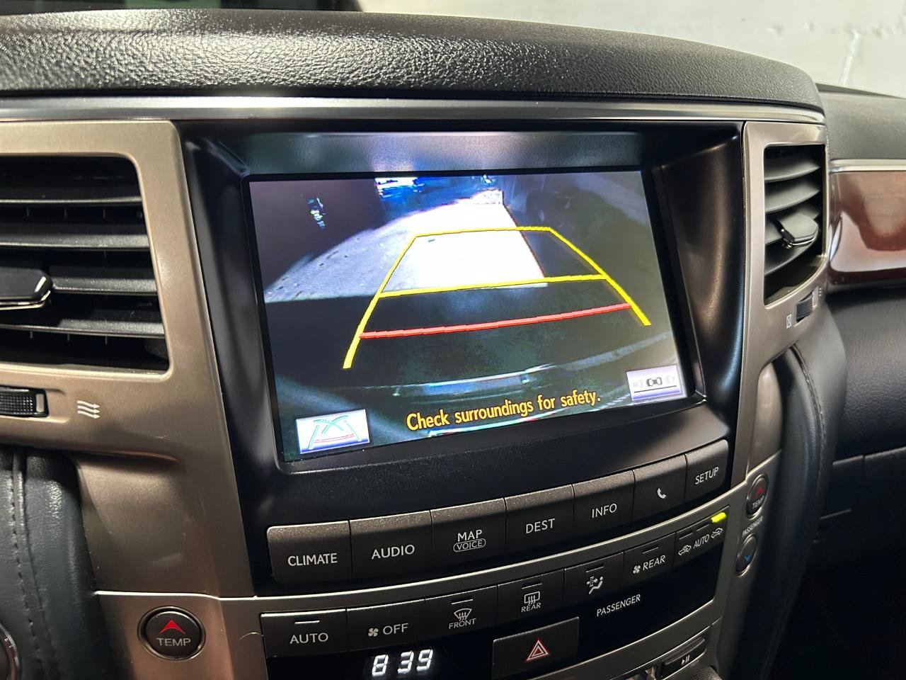 Used 2014 Lexus LX 570 4WD image 23