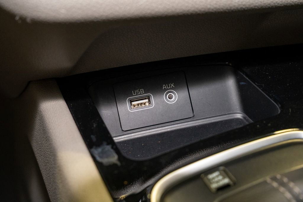 Used 2015 Kia Sedona SX image 16