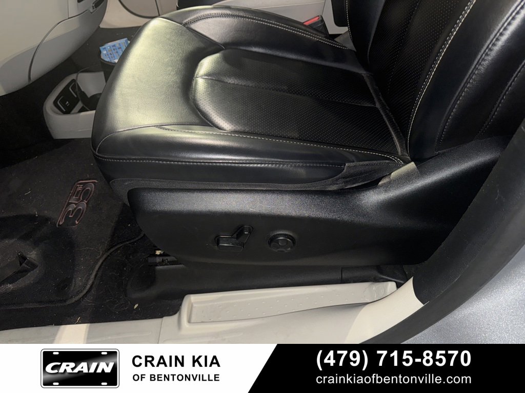 Used 2020 Chrysler Voyager Lxi image 11