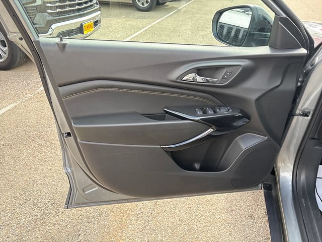Used 2025 Chevrolet Trax ACTIV FWD image 7