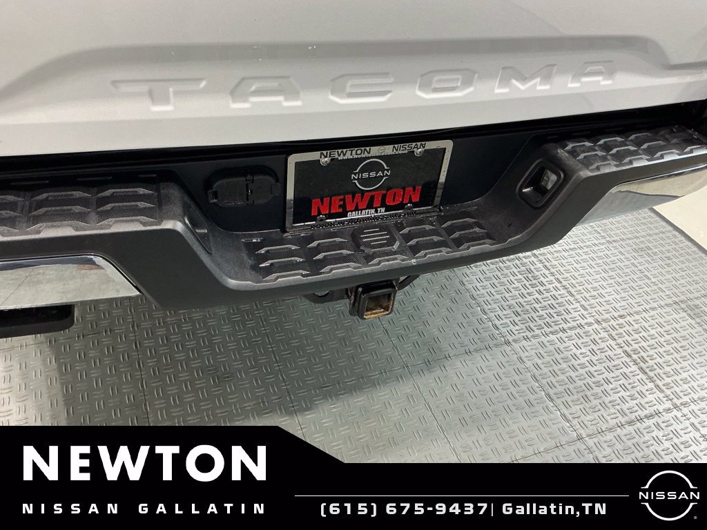 Used 2017 Toyota Tacoma TRD Off-Road w/ Tow Package (A/T) AWD/4WD image 13