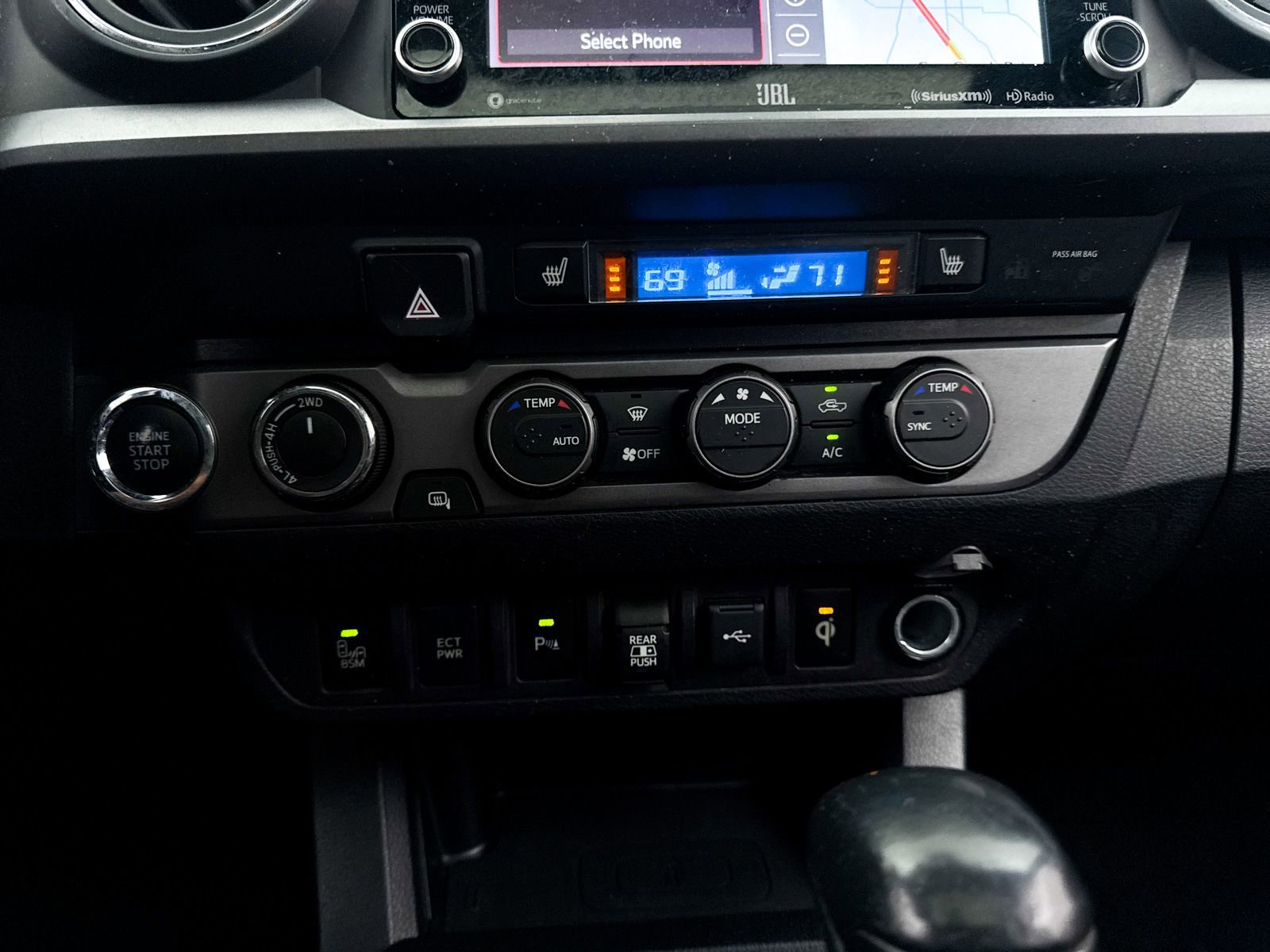 Used 2020 Toyota Tacoma TRD Off-Road w/ TRD Premium Off Road Package AWD/4WD image 26