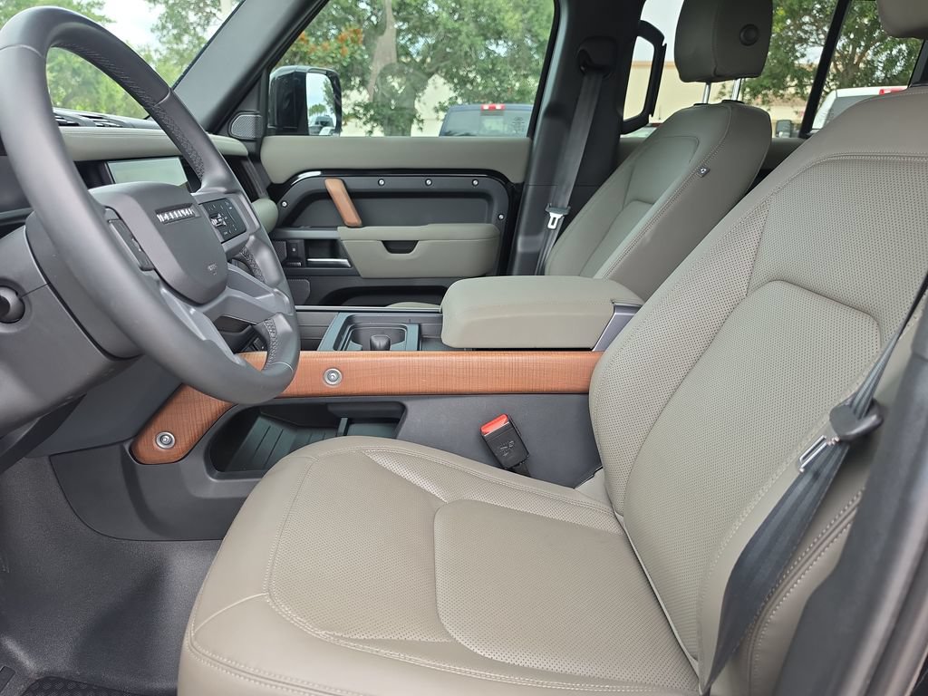 Used 2023 Land Rover Defender 110 X-Dynamic SE AWD/4WD image 9