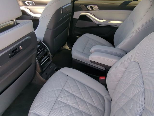 Used 2025 BMW X7 xDrive40i w/ M Sport Package AWD/4WD image 16