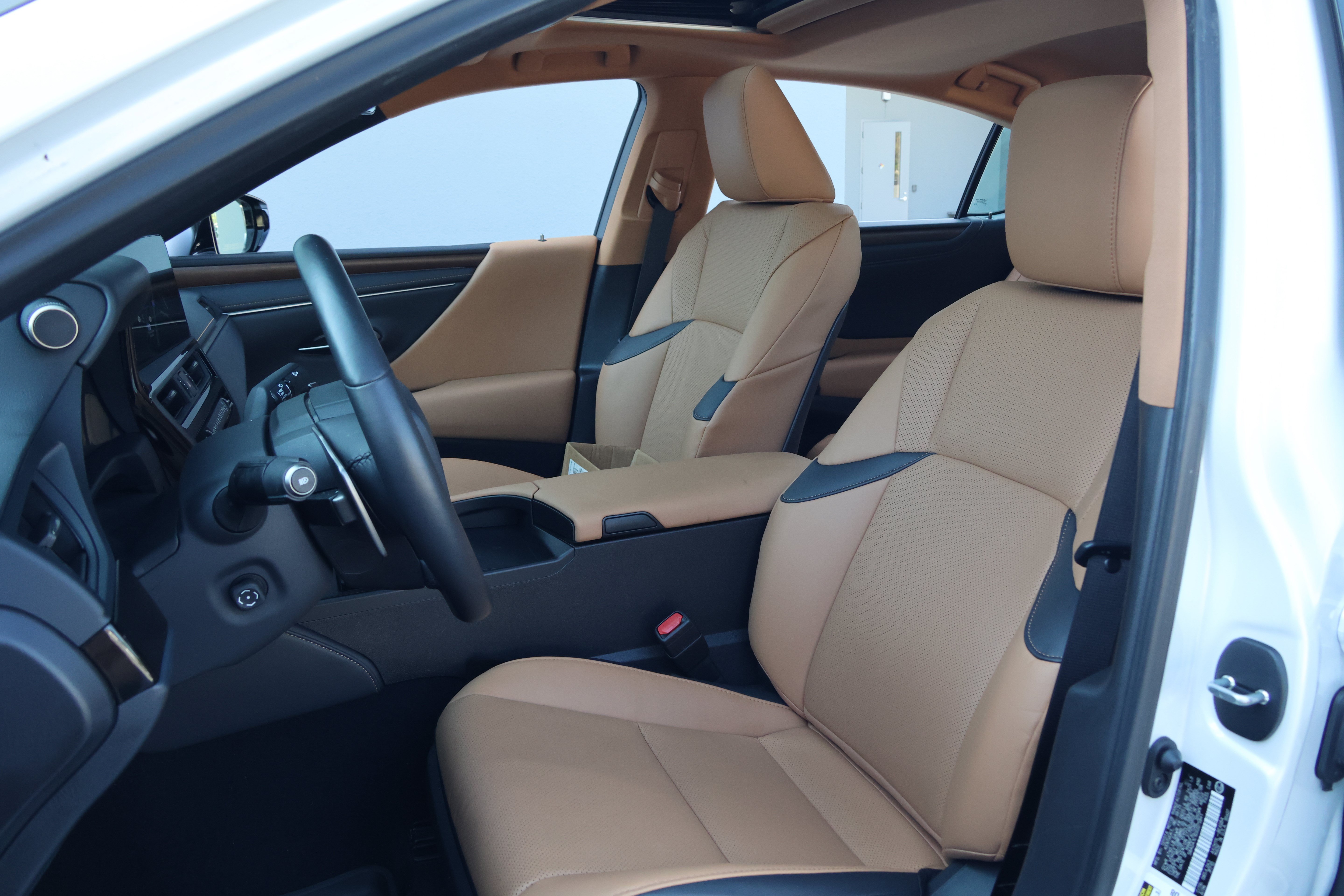 Certified 2025 Lexus ES 300h w/ Premium Package FWD image 32