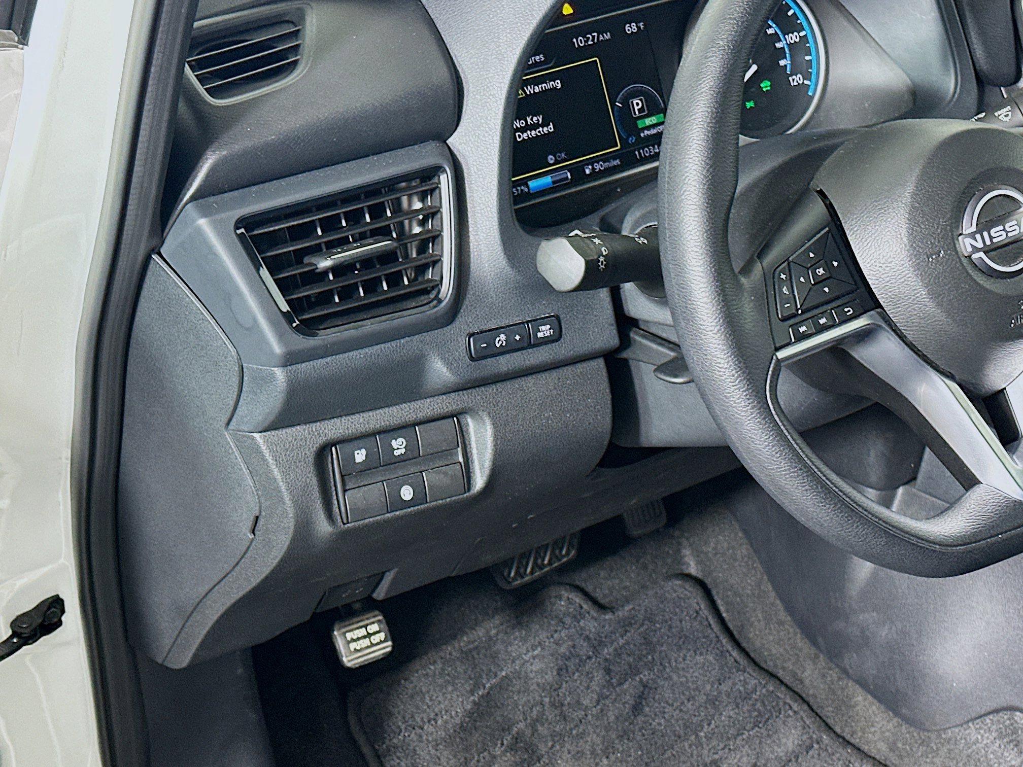 Used 2025 Nissan Leaf S image 17