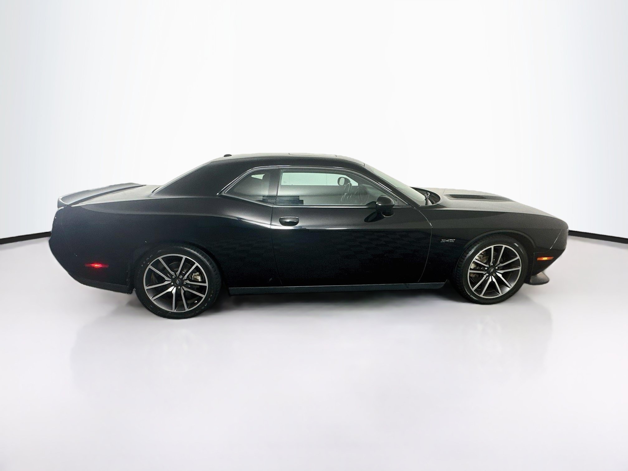 Used 2023 Dodge Challenger R/T RWD image 10