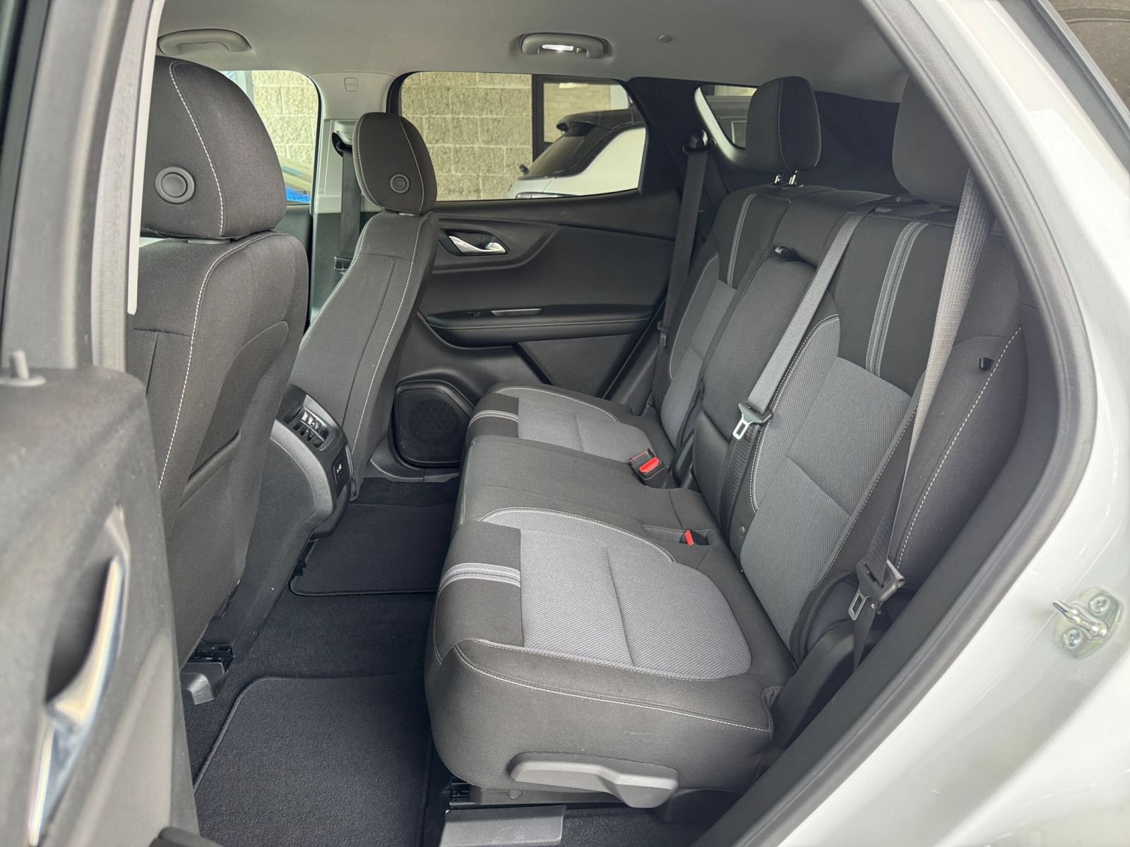Used 2025 Chevrolet Blazer LT FWD image 28