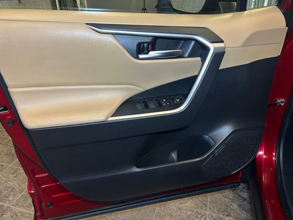 Used 2020 Toyota RAV4 XLE w/ All Weather Liner Package AWD/4WD image 19