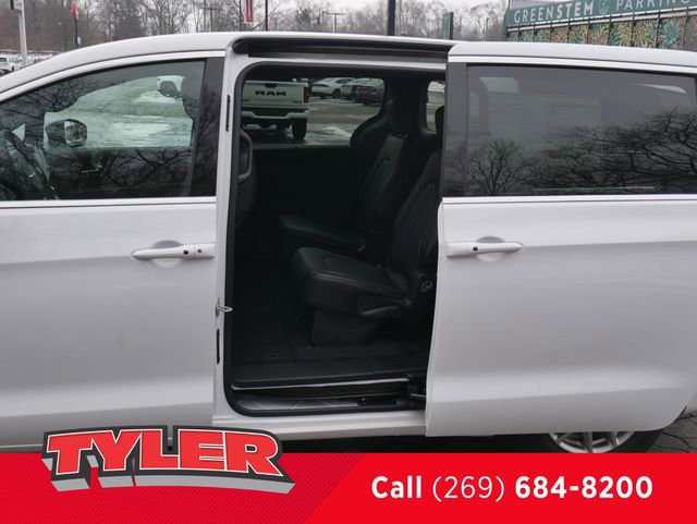 New 2026 Chrysler Voyager LX image 21