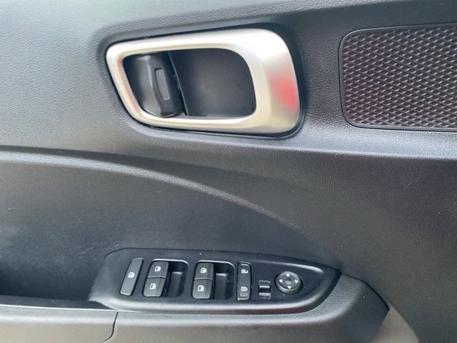 Used 2020 Hyundai Venue SE FWD image 17