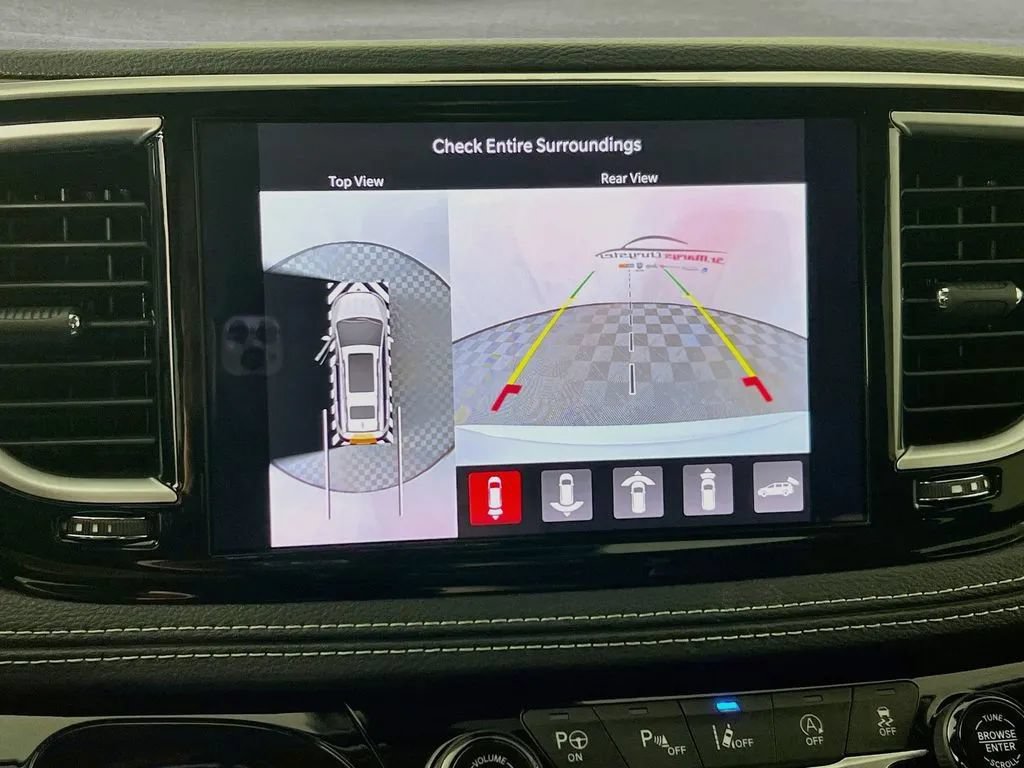 Used 2024 Chrysler Pacifica Limited FWD image 15
