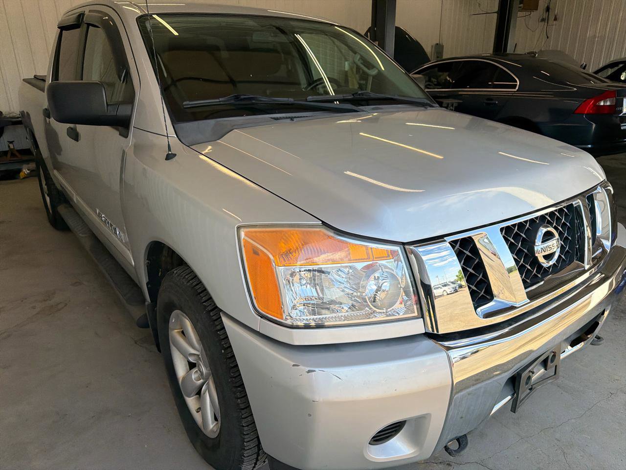 Used 2013 Nissan Titan SV AWD/4WD image 5