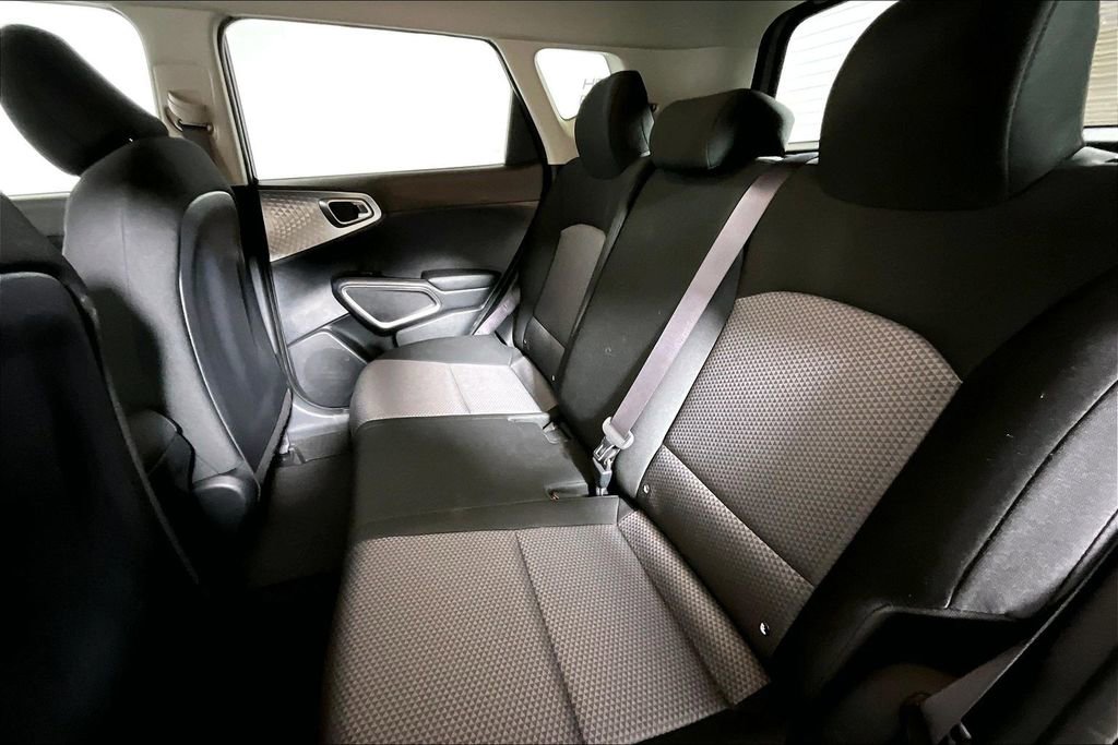 Used 2024 Kia Soul LX w/ Option Group 015 image 21