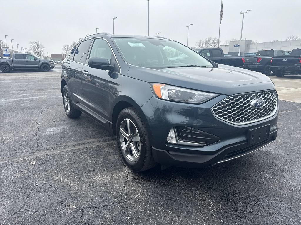 Used 2024 Ford Edge SEL w/ Convenience Package image 4