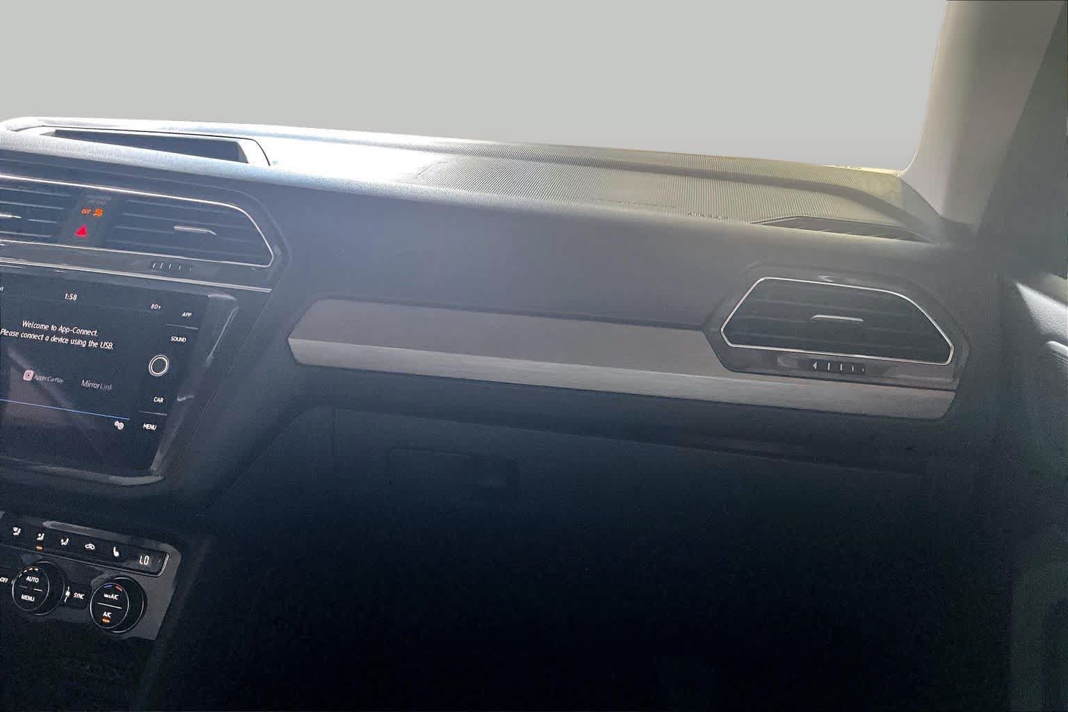 Used 2019 Volkswagen Tiguan SE AWD/4WD image 17